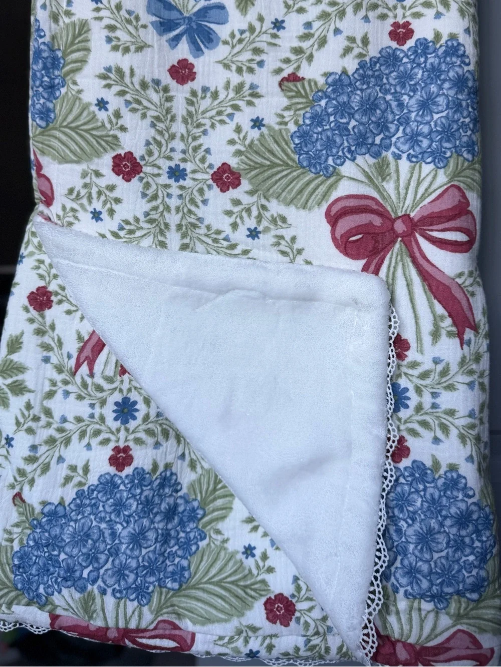 Envogue Reversible Cotton Gauze Throw Americana July Bows Floral Red White Blue
